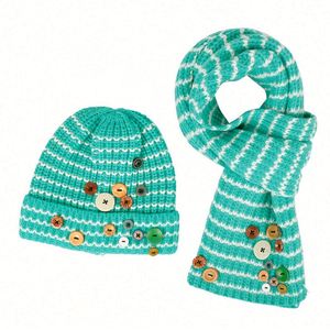 Ensemble deux pièces bonnet et cache-cou tricoté personnalisé pour l'hiver, avec logo sur mesure - Product Image 4