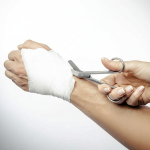 Tijeras de vendaje quirúrgico de acero inoxidable de alta calidad Blunt Sharp 100mm Instrumentos quirúrgicos dentales médicos humanos - Product Image 1