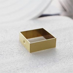 Lot de 15 couvre-pieds carrés en laiton à 4 côtés pour meubles et décoration intérieure, durables - Product Image 1