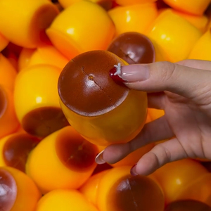 Best-seller : Paillettes en silicone en forme de boule, style pudding au caramel, faites à la main, avec garnitures en pétales, style Xiaohongshu - Product Image 1
