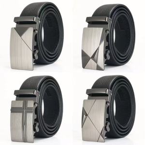 حزام رجالي أسود من الجلد الصناعي PVC مع إبزيم فضي ذاتي القفل، حزام رخيص بنظام السقاطة - Product Image 1