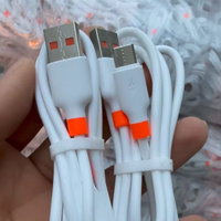 Câble de données en silicone souple TPU Type-C vers USB-A à charge rapide de 1 mètre avec transfert de données pour téléphone portable