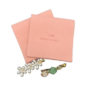 Bolsa de Microfibra Tipo Gamuza para Joyería con Caja y Tarjetas de Inserción, Logotipo Personalizable, para Aretes y Otras Piezas Delicadas - Product Image 4