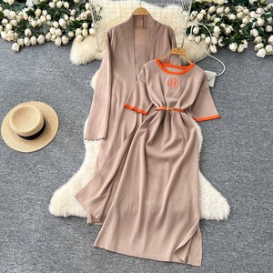 Ensemble robe tricotée et manteau long à nouer à la taille avec broderie colorblock, vente en gros du fabricant - Product Image 5