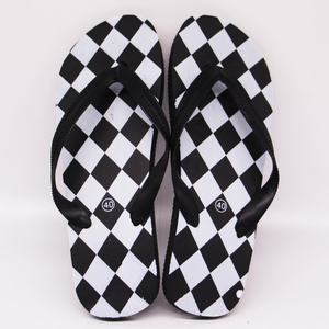 รองเท้าแตะชายลายตารางหมากรุก รองเท้าชายหาด สกรีนโลโก้ได้  กันลื่น ผลิตจากยาง รับผลิตตามสั่งจำนวนมาก - Product Image 2