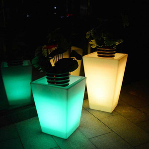 Pot de fleurs LED à changement de couleur avec télécommande étanche, en PVC, moderne, anti-soleil, décoration de <span class=keywords><strong>jardin</strong></span> d'extérieur pour jardinières - Product Image 4