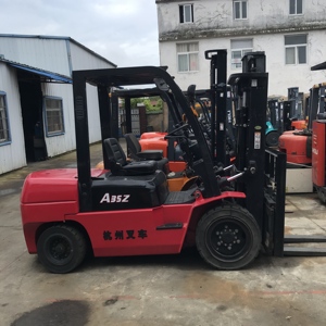 Montacargas Diésel de Segunda Mano de Alta Calidad, Hangzhou 3.5T, Mástil Hidráulico de Dos Etapas, Neumáticos Sólidos, Buen Estado de Funcionamiento - Product Image 3