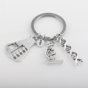 Llavero de aleación con joyería nueva, matraz cónico, colgante de microscopio de ADN molecular químico, herramienta Experimental, química biológica - Product Image 4