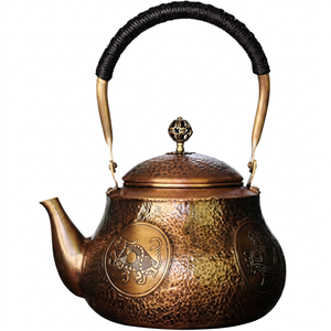 Théière traditionnelle chinoise en métal avec couvercle et poignée, couleur bronze, design décoratif - Product Image 1