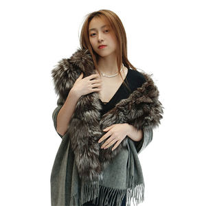 Nuove Sciarpe alla Moda dal Design Raffinato Scialli in Vera Pelliccia di Volpe Nera per Donne - Product Image 2