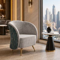 Fauteuil de luxe italien en velours bicolore avec tissu rayé et pieds en laiton pour salon de direction de penthouse