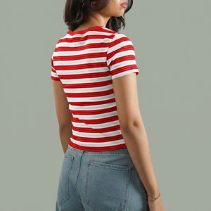 T-shirt en tricot à manches courtes et col rond rayé rouge et crème pour femme MERITORIOUS INTERNATIONAL, style décontracté, toutes saisons - Product Image 3
