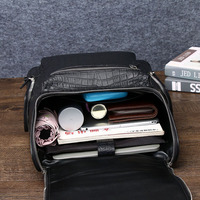 Grand sac à dos personnalisé de luxe en cuir de vachette véritable au design crocodile pour ordinateur portable fermeture éclair personnalisée et étanche pour hommes d'affaires