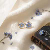 Anting-anting bunga awet alami ramah lingkungan dari resin Forget-Me-Not dengan bahan stainless steel, pemasok OEM/ODM