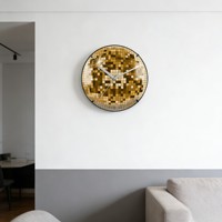 Horloge murale analogique à quartz de luxe Art Déco en verre convexe doré de 14 pouces pour studio de mode créatif, salon tendance ou défilé