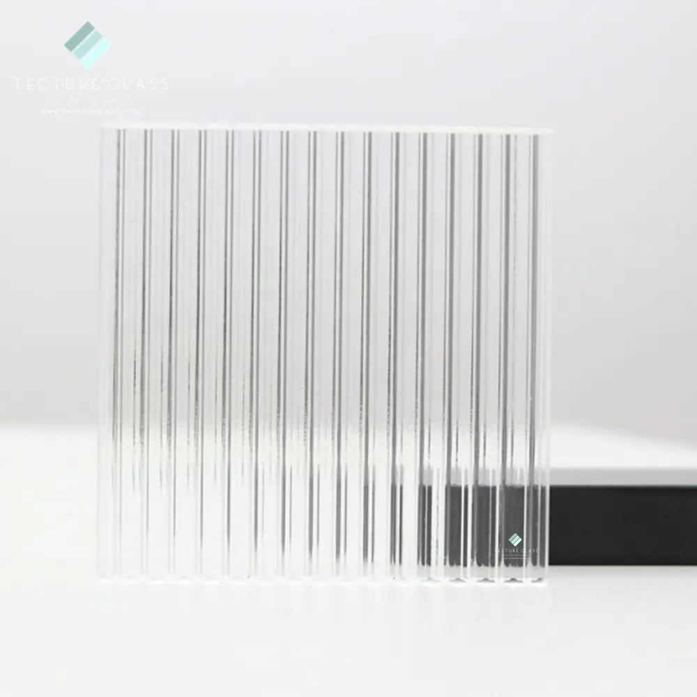 Tecture-cristal estriado extra transparente, 6mm, con patrón tri-prisma