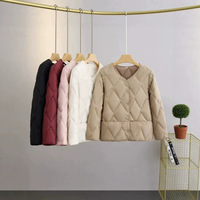 Blouson court matelassé élégant et léger en polyester à motif Argyle pour femme, col en V, hiver, grande taille, coupe ample