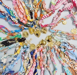 2025 mới hợp thời trang phụ nữ Khăn lụa Vòng cổ thép không gỉ trái tim ngọc trai Bowknot quyến rũ Vòng cổ khăn vòng cổ trang sức - Product Image 3