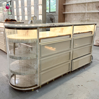 Sundo Design de mobilier de luxe pour bijouteries, conception de showroom, design de boutique de bijouterie en marbre, vitrine en marbre pour bijoux