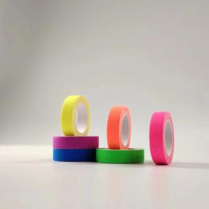 Nastro di tessuto di cotone UV fluorescente ad alta adesione con finitura opaca a lato singolo bagliore al buio per uso cinematografico - Product Image 5