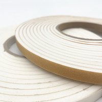 Ruban d'étanchéité en mousse de PVC blanc à faible densité, adhésif acrylique simple face à cellules fermées, coupe-froid pour l'étanchéité du cadre de porte