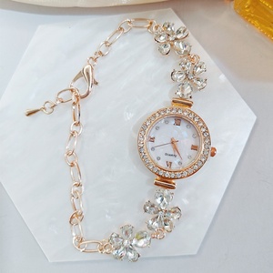 Nuovo Arrivo: Elegante Orologio da <span class=keywords><strong>Donna</strong></span> con Bracciale Floreale Tempestato di Gemme, Movimento al Quarzo, Logo Personalizzabile - Product Image 4