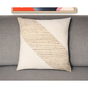 HMS 24 \ "cuscino decorativo ed elegante in seta geometrica Beige e bianco con ricamo per decorazioni per la casa - Product Image 1