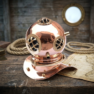 Casque de plongée miniature traditionnel US Navy Mark V en cuivre poli, personnalisable avec logo, décoration de bureau, Noël, Nouvel An - Product Image 1