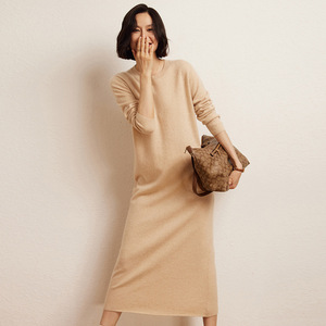 Abito Invernale in Cashmere Lavorato a Maglia, Elegante Vestito da Donna con Collo Tondo e Maniche Lunghe - Product Image 6