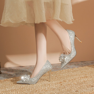 Escarpins tendance à paillettes, bout pointu, talon aiguille, chaussures de mariée avec décoration florale - Product Image 3