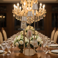 Candélabre de luxe à 6 têtes en or avec abat-jour transparent, centre de table pour réception de mariage, support de bougies pour la décoration de table d'hôtel