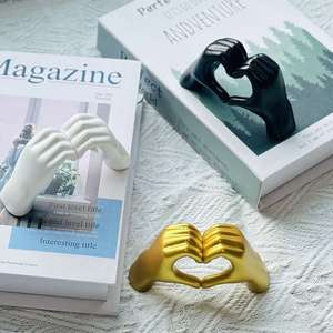 Creative Coeur Main Statue Résine Amour Geste Sculptures De Bureau Ornement Étagère Décor Salon Figurines Art Décoration - Product Image 2