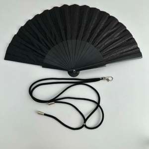 Éventails pliants en bois de 23 cm pour mariage, en tissu pailleté avec cordon, à baleines en bois peintes, pour articles promotionnels et de fête - Product Image 2