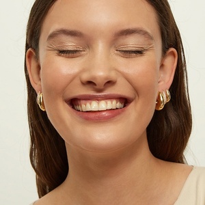 Milskye Luxe 925 Sterling Zilver Plated 14K <span class=keywords><strong>Gold</strong></span> Vermeil Vrouwen Micro Pave Cz Hoepel Huggies Oorbellen - Product Image 2