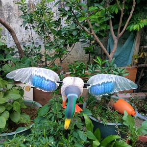 2023 Xilei Nieuwe Release 6V Afstandsbediening Bewegingsgevoelige Eendenlokvogel met Hard PE Plastic 36CM 50-200M Bereik voor Jagen - Product Image 5