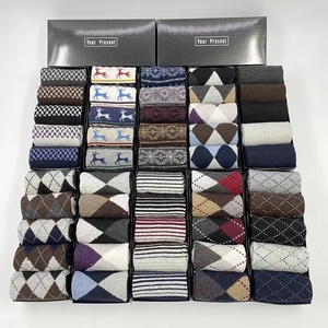 <span class=keywords><strong>Chaussettes</strong></span> de Lot de 5 Paires <span class=keywords><strong>en</strong></span> <span class=keywords><strong>Laine</strong></span> <span class=keywords><strong>pour</strong></span> <span class=keywords><strong>Homme</strong></span>, Épaisses et Chaudes d'Hiver, Conditionnement <span class=keywords><strong>en</strong></span> Boîte, Idéales <span class=keywords><strong>pour</strong></span> le Travail - Product Image 4
