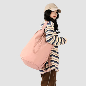 Sac à dos de voyage unisexe en polyester, grand format, imperméable, pour l'école et l'extérieur, avec fermeture éclair à motif lettre original, nouveau design, personnalisable avec logo, vente en gros - Product Image 1
