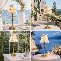 Lampe de table avec abat-jour imprimé rose, base sur pied, lumière de chevet pour la décoration de mariage, de fête ou de chambre à coucher