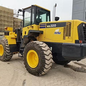 Chargeuse sur pneus Komatsu WA320 d'occasion, modèle 2020, capacité nominale de 9 tonnes, équipement de construction jaune, pompe hydraulique Denison, moteur - Product Image 6
