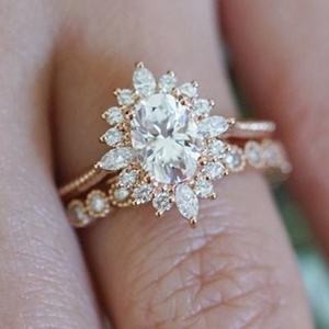 Anillo de Compromiso de Plata de Ley 925 Chapado en Oro, Anillo de Morganita con Corte Ovalado Art Deco, Anillo de Diamantes con Halo Solitario, Anillo de Bodas - Product Image 2