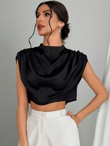 <span class=keywords><strong>Top</strong></span> court sans manches en satin à <span class=keywords><strong>col</strong></span> <span class=keywords><strong>bénitier</strong></span> pour <span class=keywords><strong>femme</strong></span> - Product Image 1