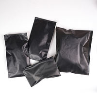 Sac d'emballage pour vêtements en CPE noir jetable personnalisé avec fermeture éclair et design givré, pour vêtements et chaussures, impression de logo par estampage à chaud