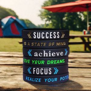 สายรัดข้อมือซิลิโคนสร้างแรงบันดาลใจ คุณภาพสูง ราคาประหยัด พร้อมโลโก้ที่ปรับแต่งได้ - Product Image 2