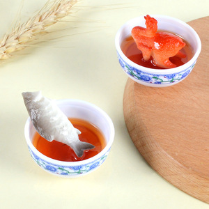 Modelo de colgante de comida estilo TikTok, realista, con diseño de tazón de porcelana azul y blanca, que incluye platos como repollo, cerdo estofado y pescado. - Product Image 4