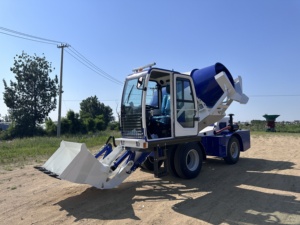 Camion malaxeur à béton autochargeur de 1,8 m³ 360. Rotation pour les petits sites - Product Image 4