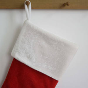 Calze classiche personalizzate in velluto <span class=keywords><strong>rosso</strong></span> con decorazioni natalizie con polsino bianco - Product Image 2