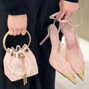 Zapatos de Tacón de Aguja Negros Elegantes para Mujer con Encaje, Punta Fina, Correa al Tobillo y Detalle Metálico para Fiesta o Boda - Product Image 2