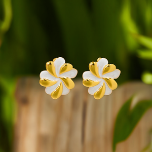 Boucles d'oreilles tendance en acier inoxydable 316L plaqué or PVD, design fleur blanc et or, durables et résistantes - Product Image 3