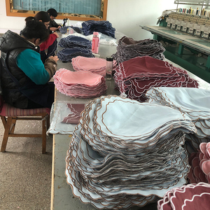 Napperons en lin français écologiques, brodés avec monogramme, mouchoirs en lin lavé, serviettes de Noël à bord festonné - Product Image 4