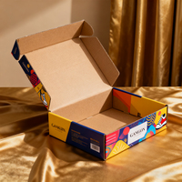 Boîtes en carton ondulé recyclables imprimées en noir haut de gamme personnalisées avec doublure en éponge |   Emballages pour vêtements et chaussures